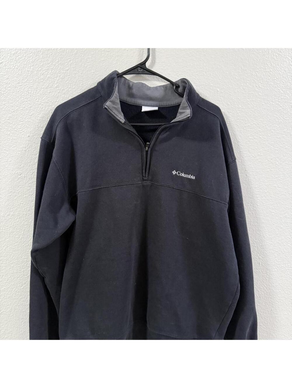 Columbia Sportswear Men's Black and Grey Sweatshirt
